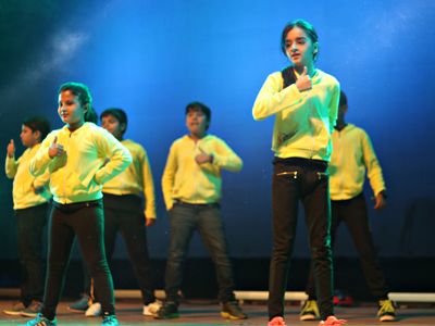 kids dancing on stage