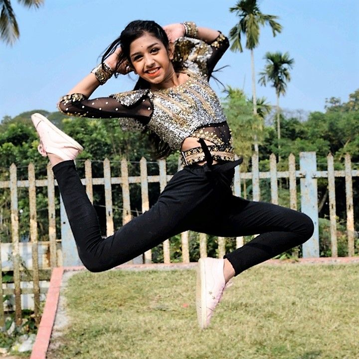 payel dancing on Tik Tok